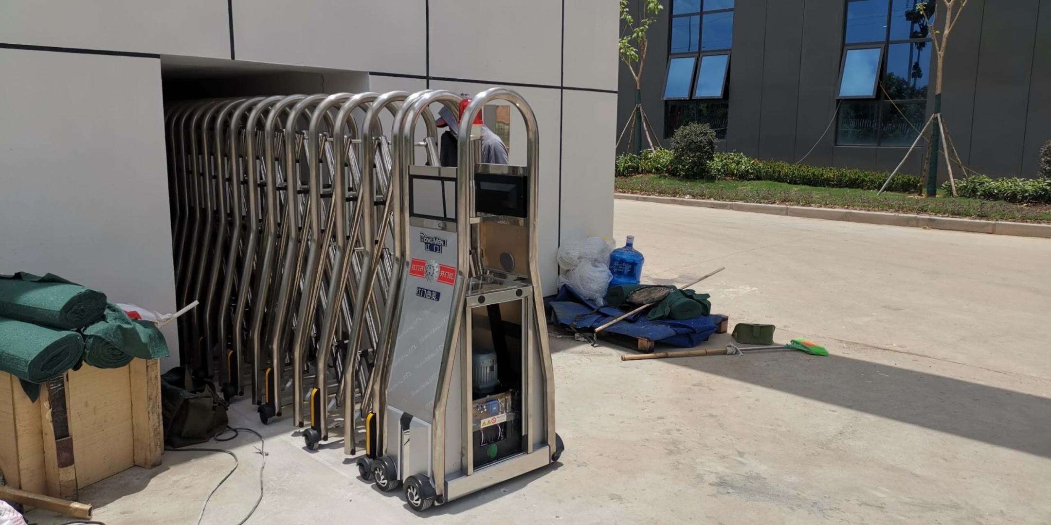 Các tính năng an toàn quan trọng của cổng xếp tự động mà bạn cần biết