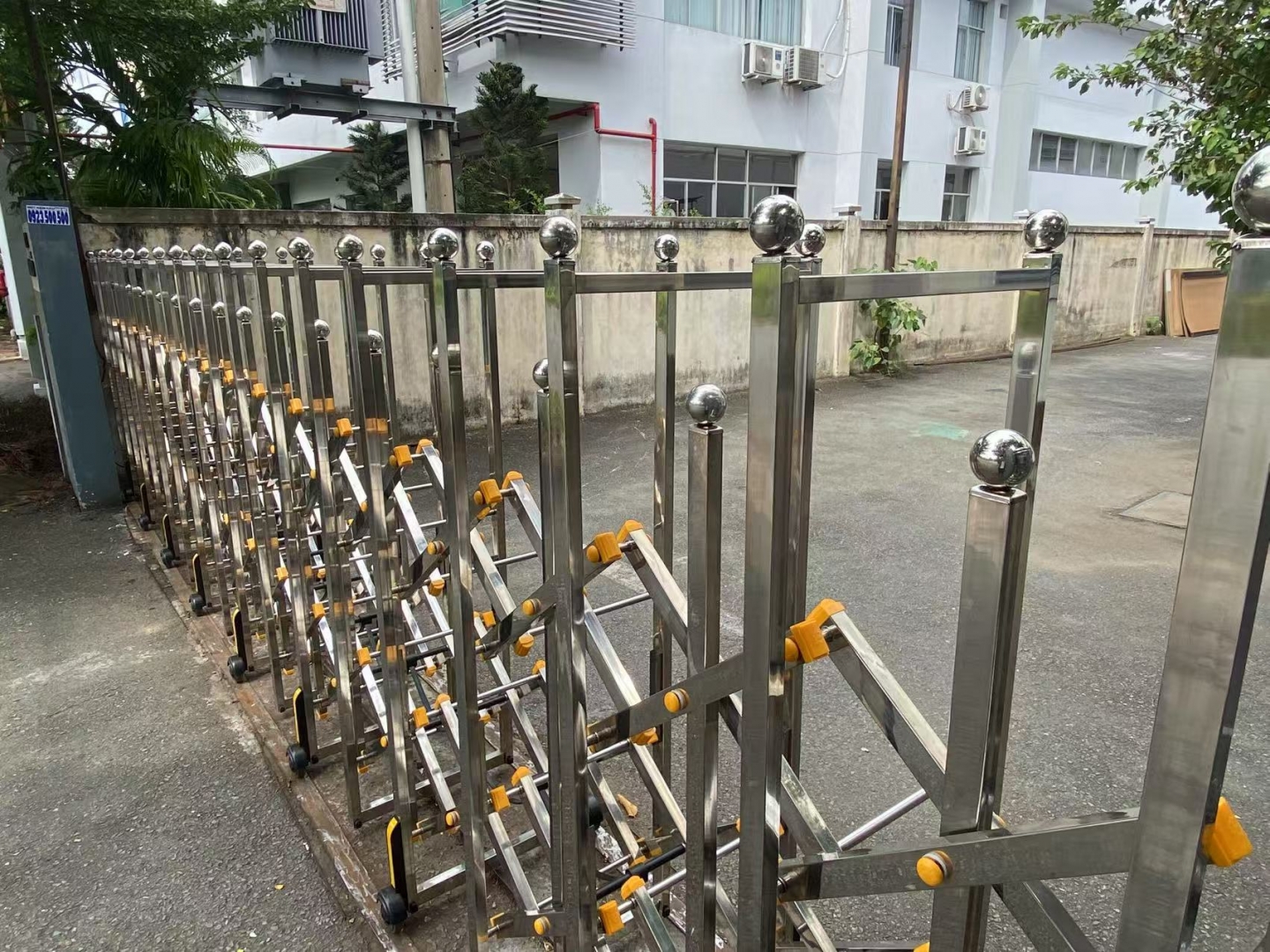 Cách nhận biết cổng xếp tự động chất lượng trước khi quyết định mua