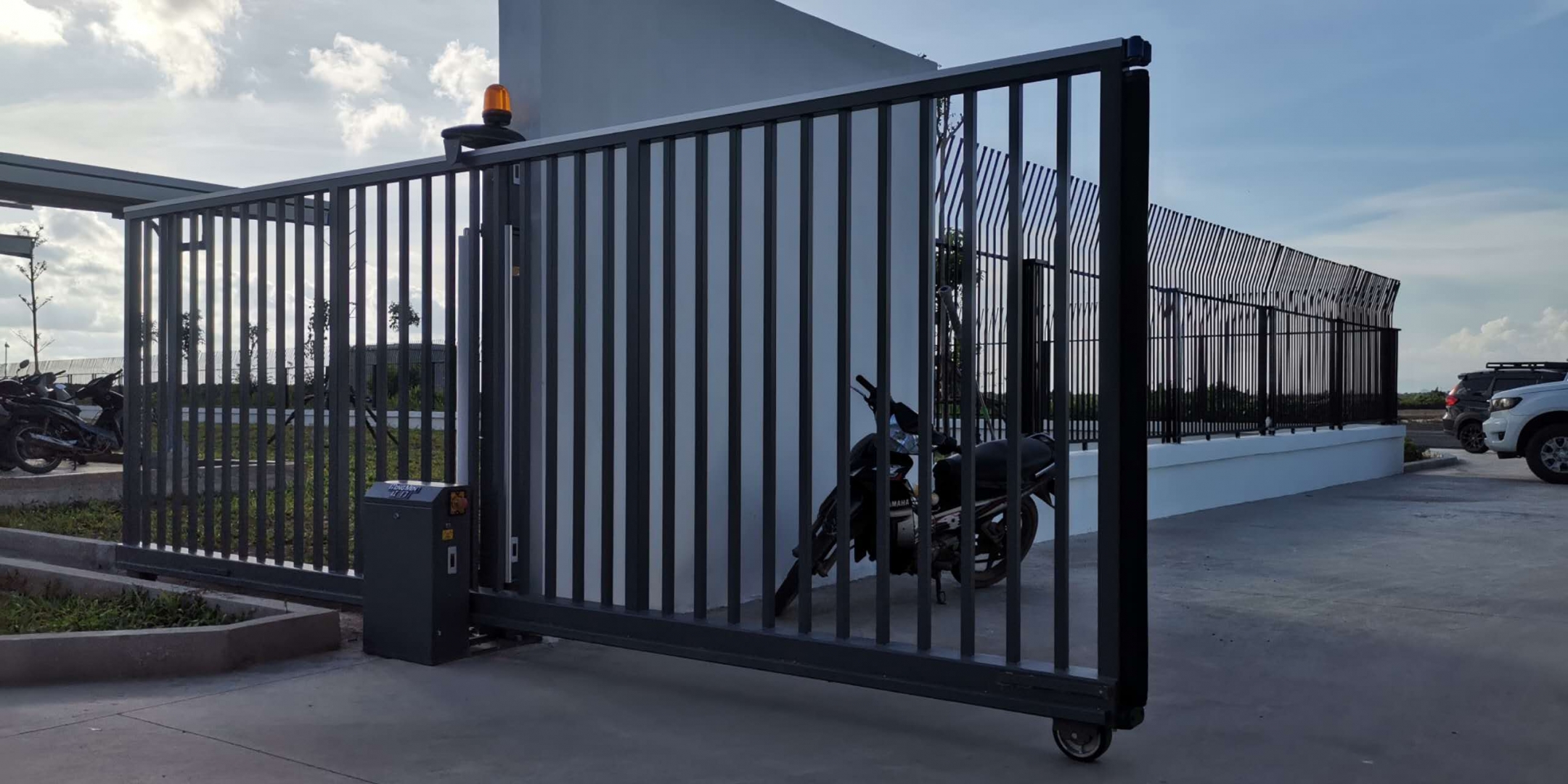 Cổng treo tự động HongMen có gì nổi bật so với các thương hiệu thông thường khác?