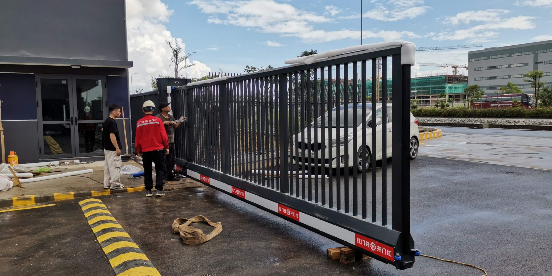 Cổng treo tự động HongMen có gì nổi bật so với các thương hiệu thông thường khác?