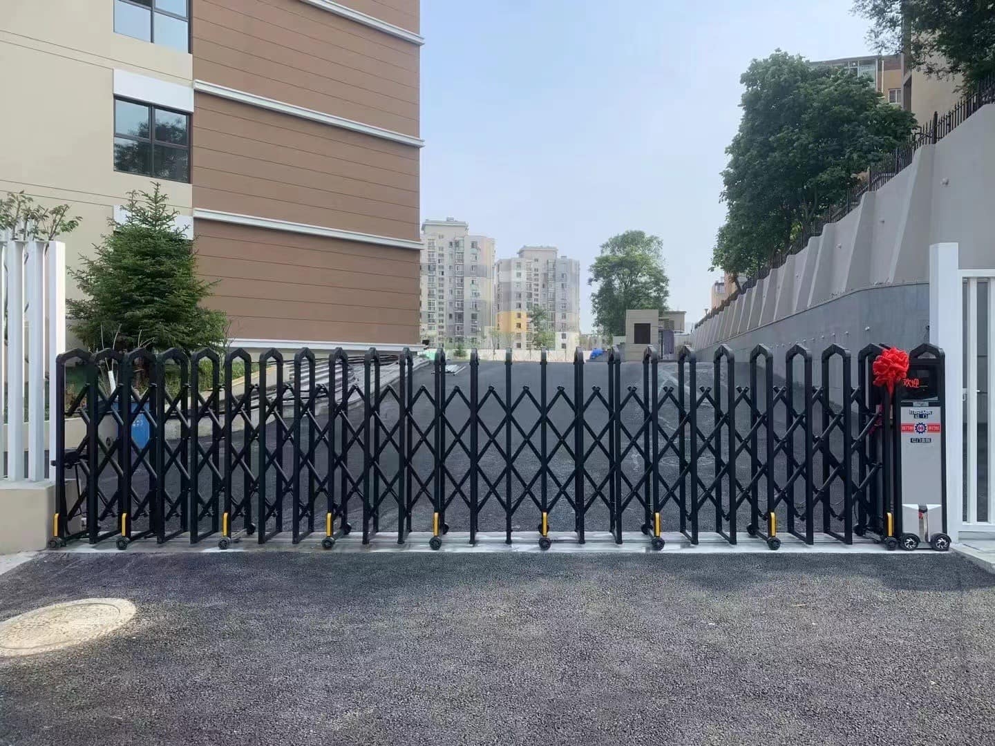 Cổng xếp tự động có thường xuyên hỏng động cơ không?