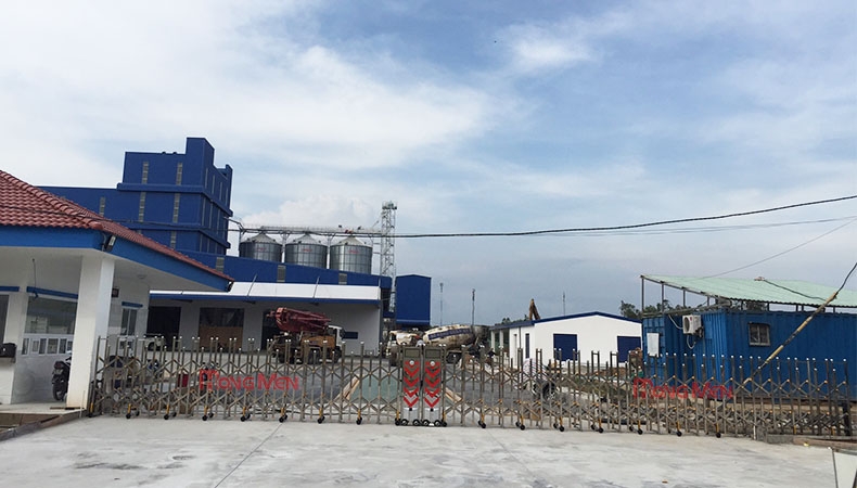 Hình ảnh lắp đặt cổng xếp tự động tại Nhà máy thức ăn gia súc Vĩnh Long
