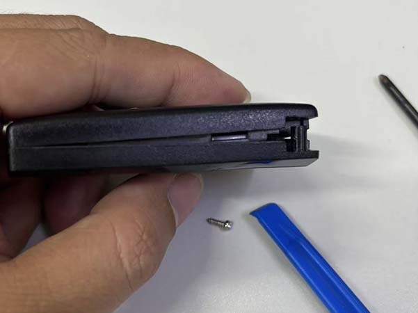 Hướng Dẫn Cách Sử Dụng & Thay Pin Remote Cổng Xếp HongMen