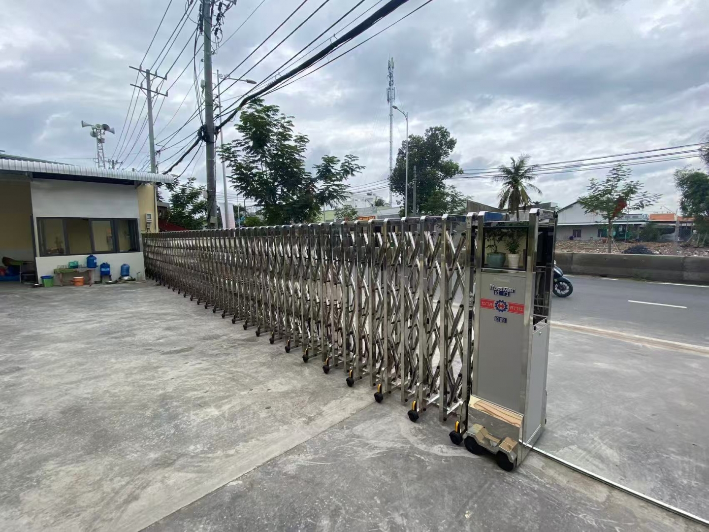 Hướng dẫn sử dụng cổng xếp khi mất điện