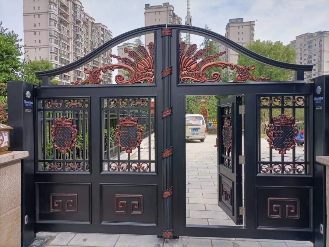 Khách hàng nói gì sau nhiều năm sử dụng cổng biệt thự nhôm đúc HongMen?