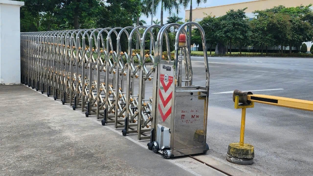 Làm gì khi cổng xếp tự động không mở dù đã có điện?