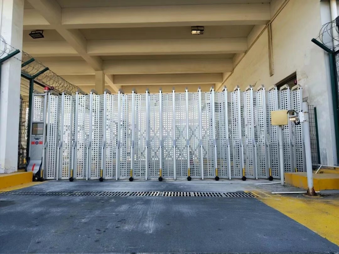 Muốn giữ sự kín đáo cho công trình hãy chọn loại cổng xếp này