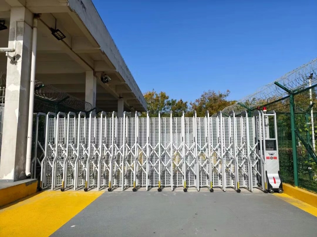 Muốn giữ sự kín đáo cho công trình hãy chọn loại cổng xếp này