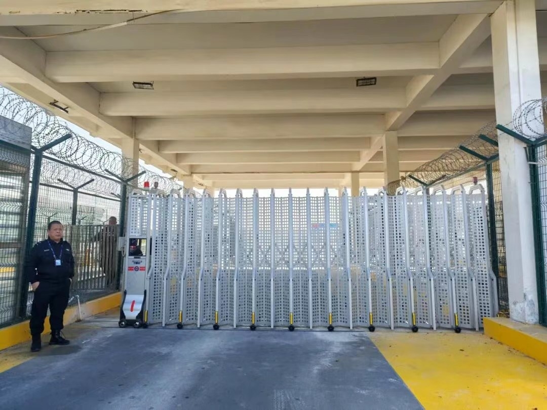 Muốn giữ sự kín đáo cho công trình hãy chọn loại cổng xếp này