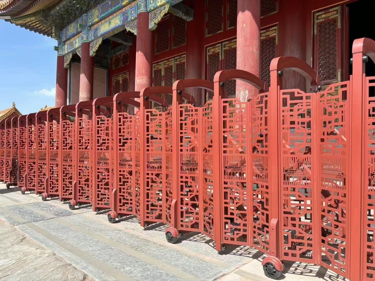 Muốn giữ sự kín đáo cho công trình hãy chọn loại cổng xếp này