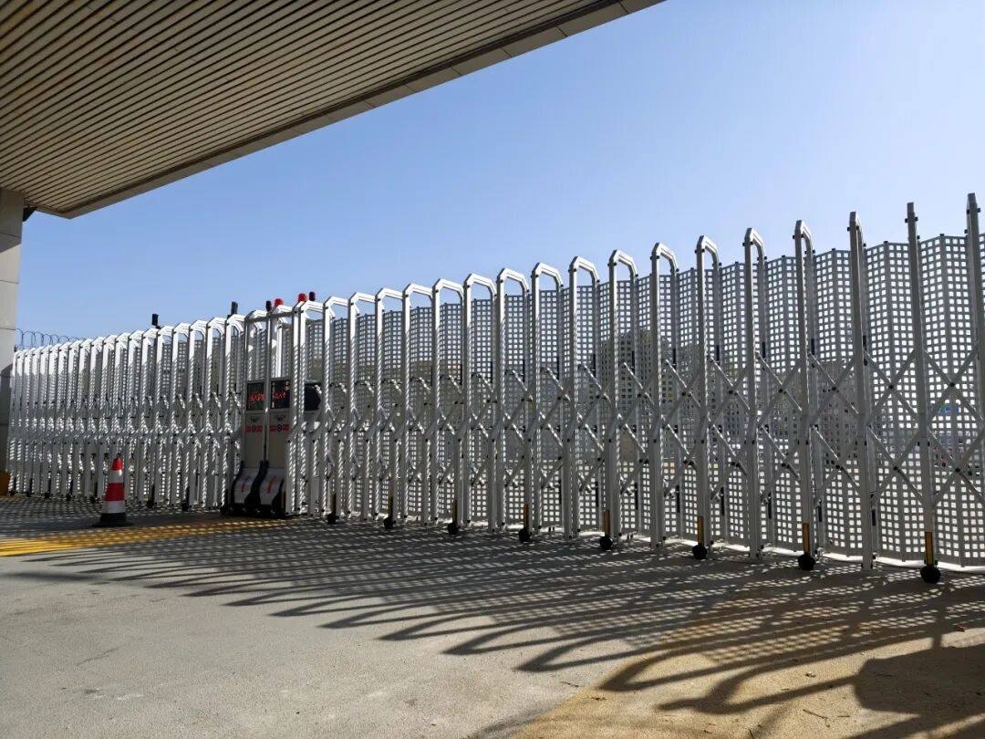 Muốn giữ sự kín đáo cho công trình hãy chọn loại cổng xếp này