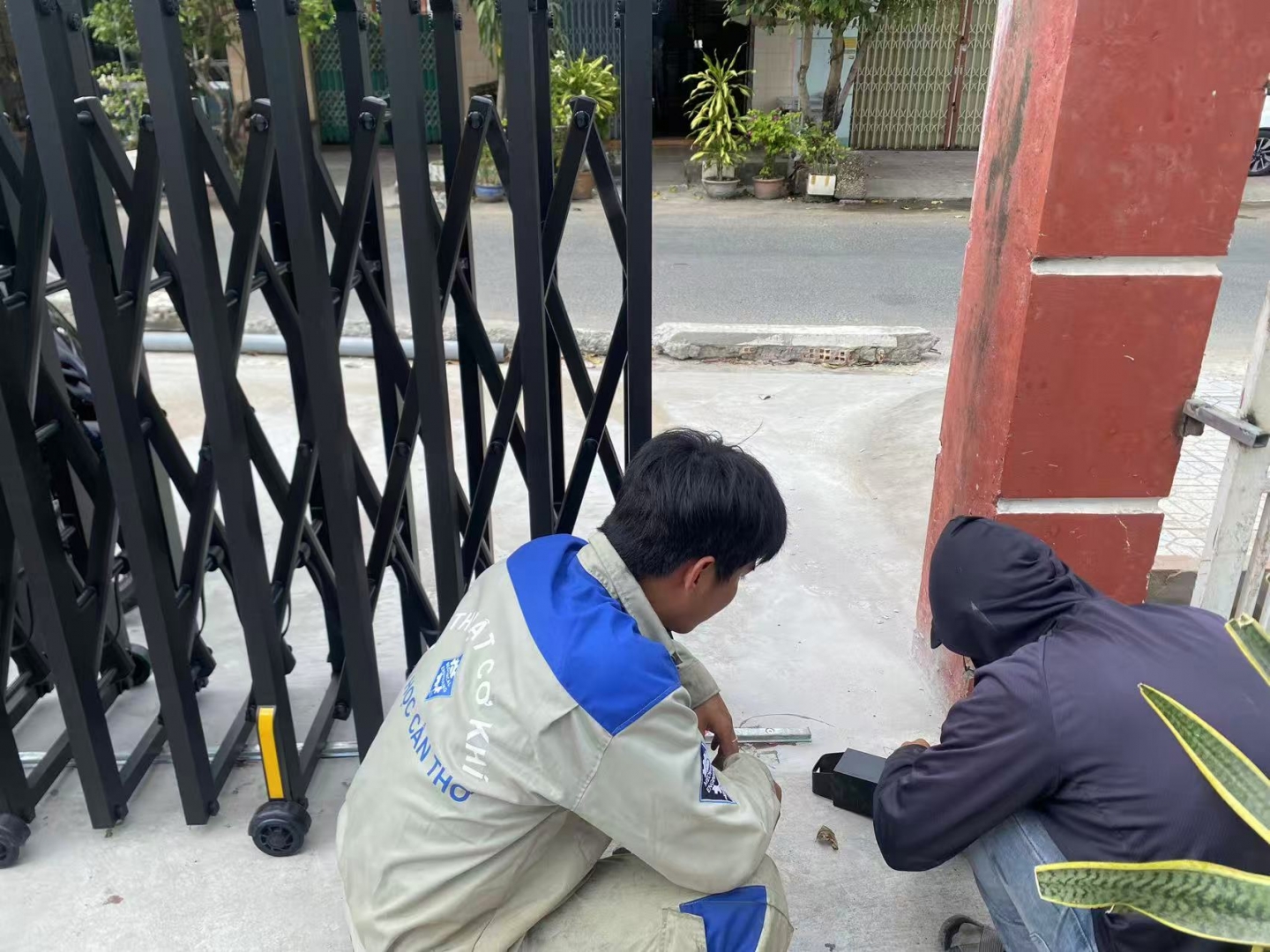 Những dòng cổng xếp HongMen nào có thể sử dụng khi mất điện?