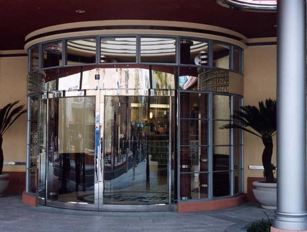 Tiêu chuẩn an toàn của cửa kính mắt thần HongMen gồm những gì?