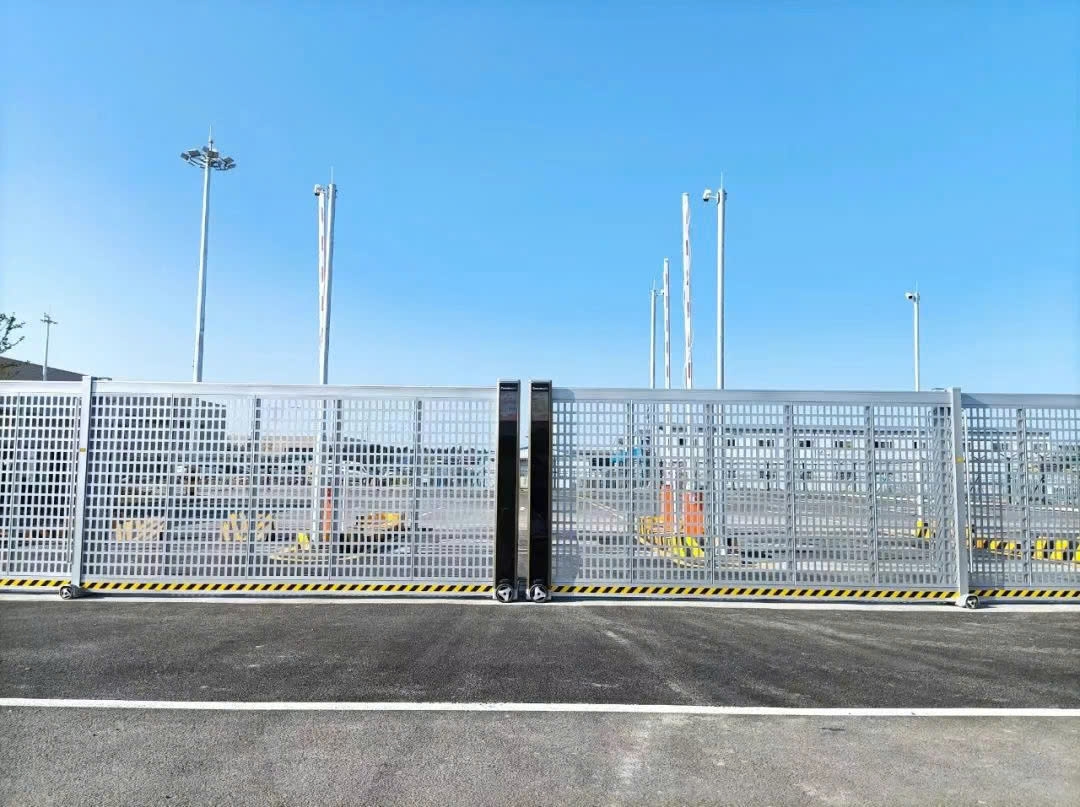 Vì sao các chuyên gia nói nên ưu tiên cổng trượt có nút dừng khẩn cấp?