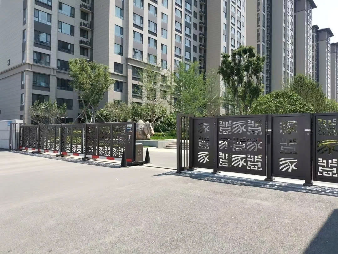 Vì sao các chuyên gia nói nên ưu tiên cổng trượt có nút dừng khẩn cấp?