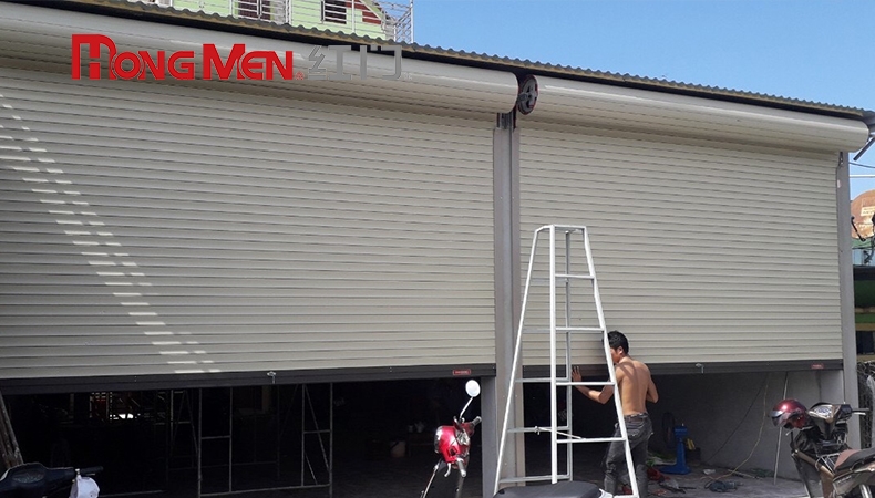 Cửa cuốn tự động cho showroom – Tăng tính thẩm mỹ và bảo vệ tài sản