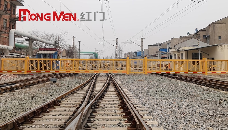 Làm sao để cổng treo hoạt động tốt trong mùa mưa bão?