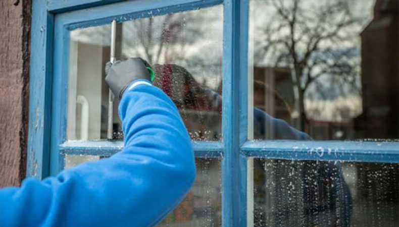 Mẹo 5 cách vệ sinh cửa kính nhà bảo vệ